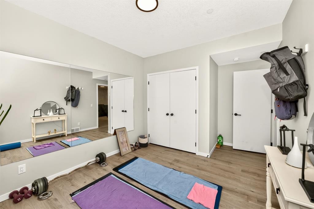 23 Lucas Boulevard Nw, Calgary, AB - Indoor Photo Showing Other Room