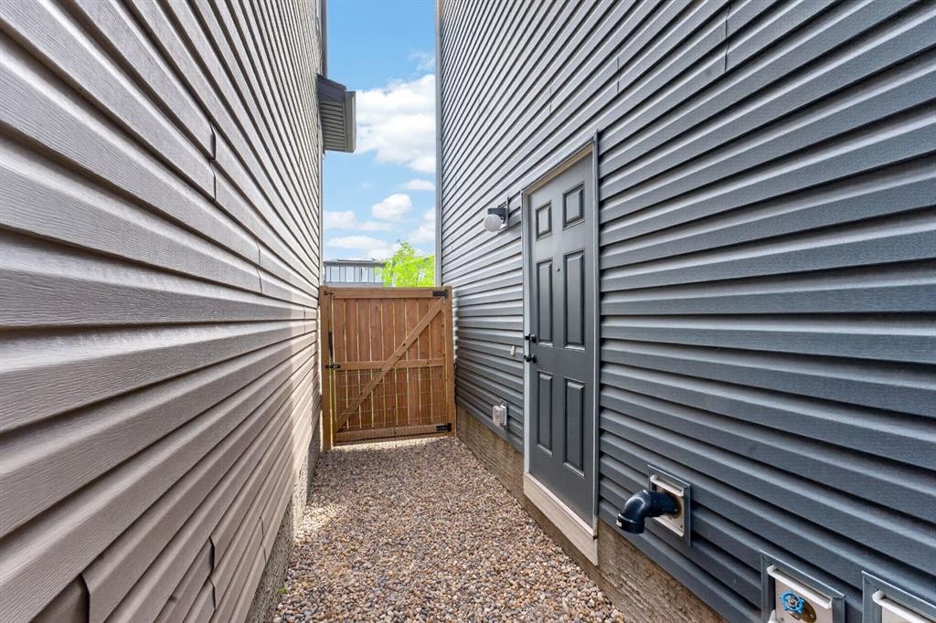 23 Lucas Boulevard Nw, Calgary, AB - Outdoor