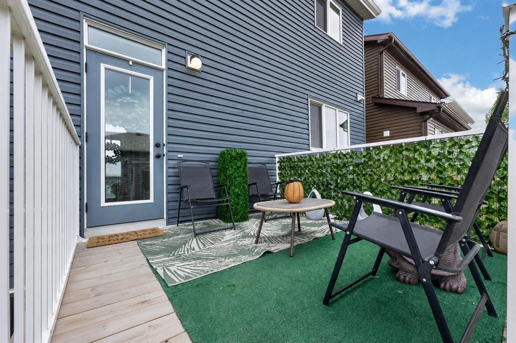 23 Lucas Boulevard Nw, Calgary, AB - Outdoor With Exterior