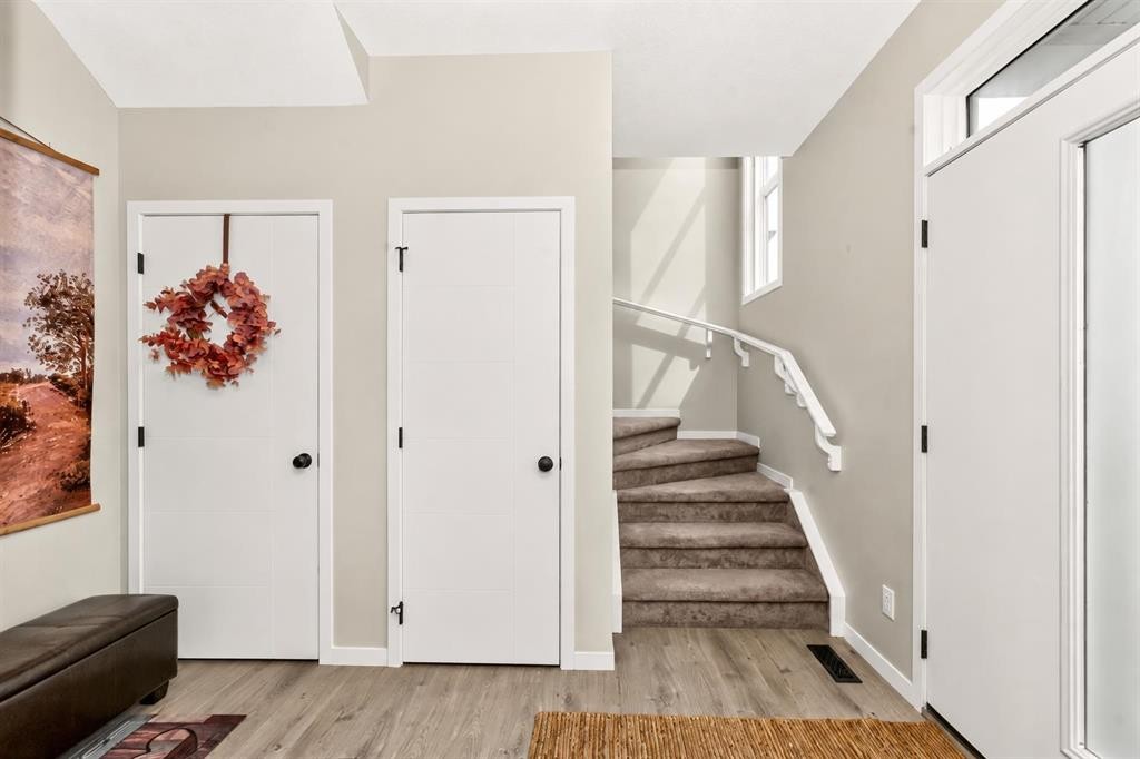 23 Lucas Boulevard Nw, Calgary, AB - Indoor Photo Showing Other Room