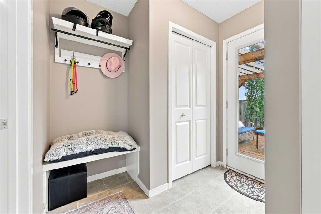 106 Autumn Crescent Se, Calgary, AB - Indoor Photo Showing Other Room