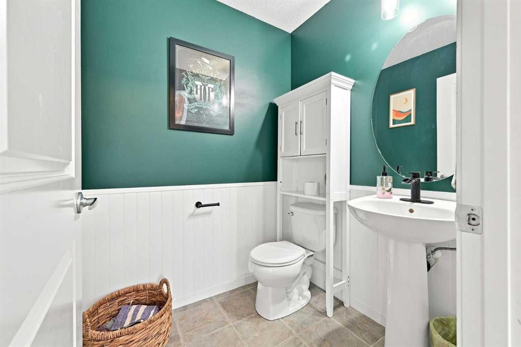 106 Autumn Crescent Se, Calgary, AB - Indoor Photo Showing Bathroom