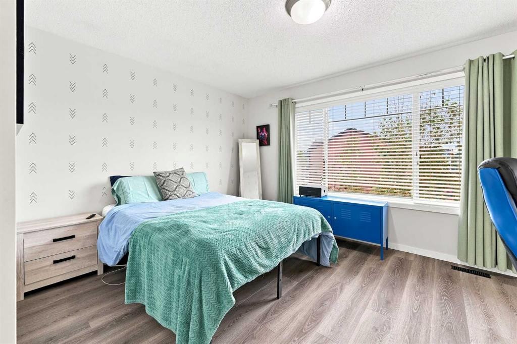 106 Autumn Crescent Se, Calgary, AB - Indoor Photo Showing Bedroom