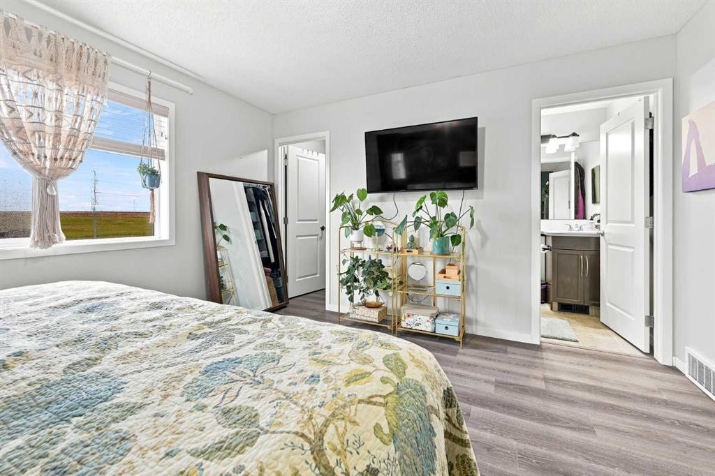 106 Autumn Crescent Se, Calgary, AB - Indoor Photo Showing Bedroom