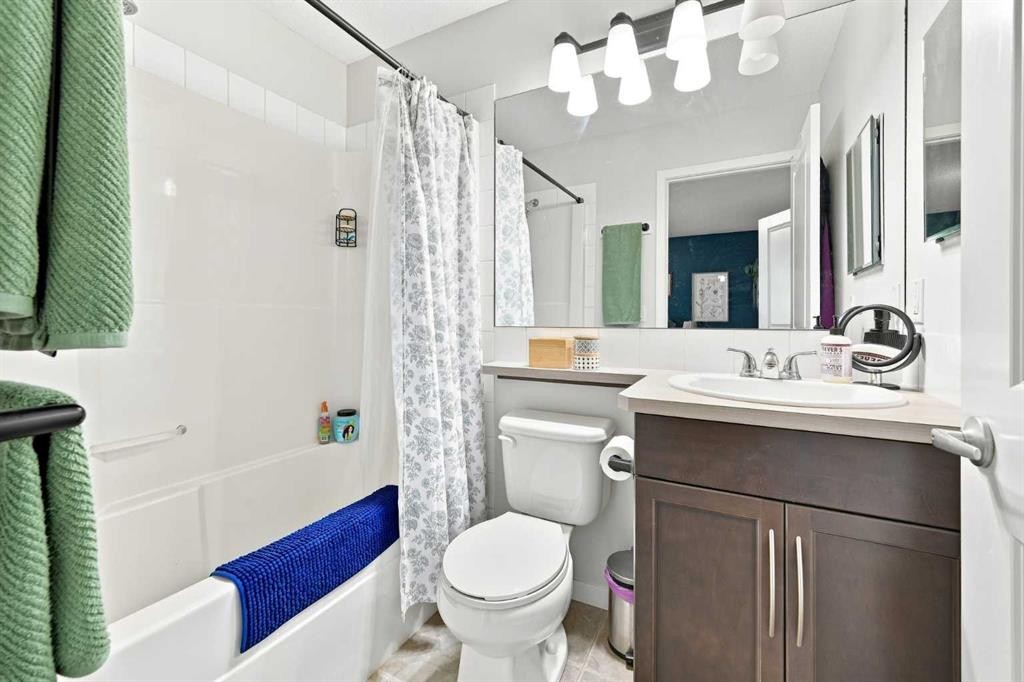 106 Autumn Crescent Se, Calgary, AB - Indoor Photo Showing Bathroom