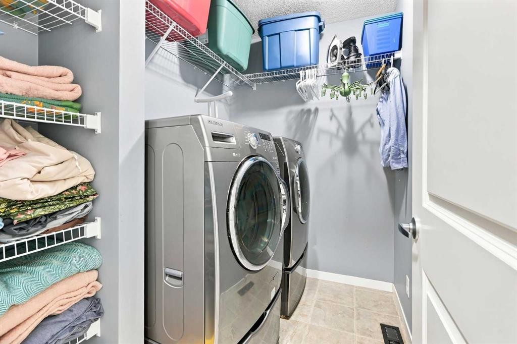 106 Autumn Crescent Se, Calgary, AB - Indoor Photo Showing Laundry Room