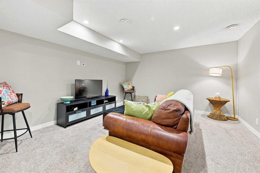 106 Autumn Crescent Se, Calgary, AB - Indoor