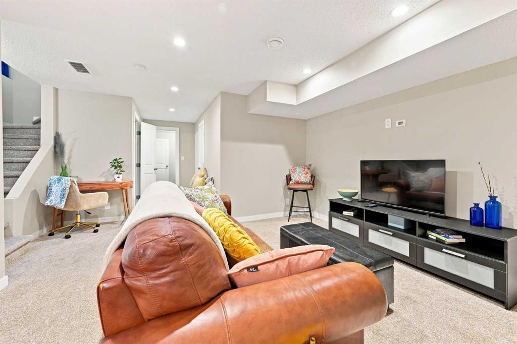 106 Autumn Crescent Se, Calgary, AB - Indoor Photo Showing Living Room