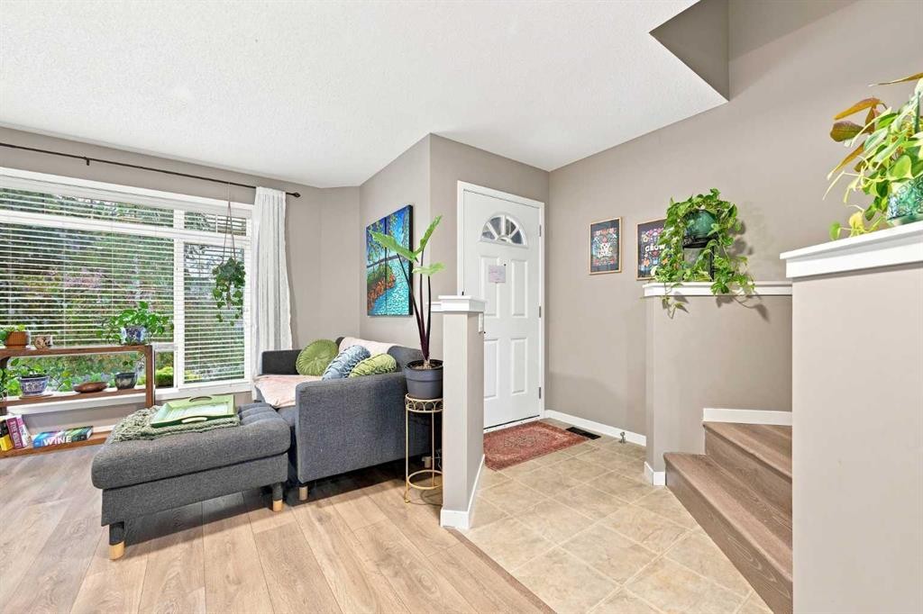 106 Autumn Crescent Se, Calgary, AB - Indoor