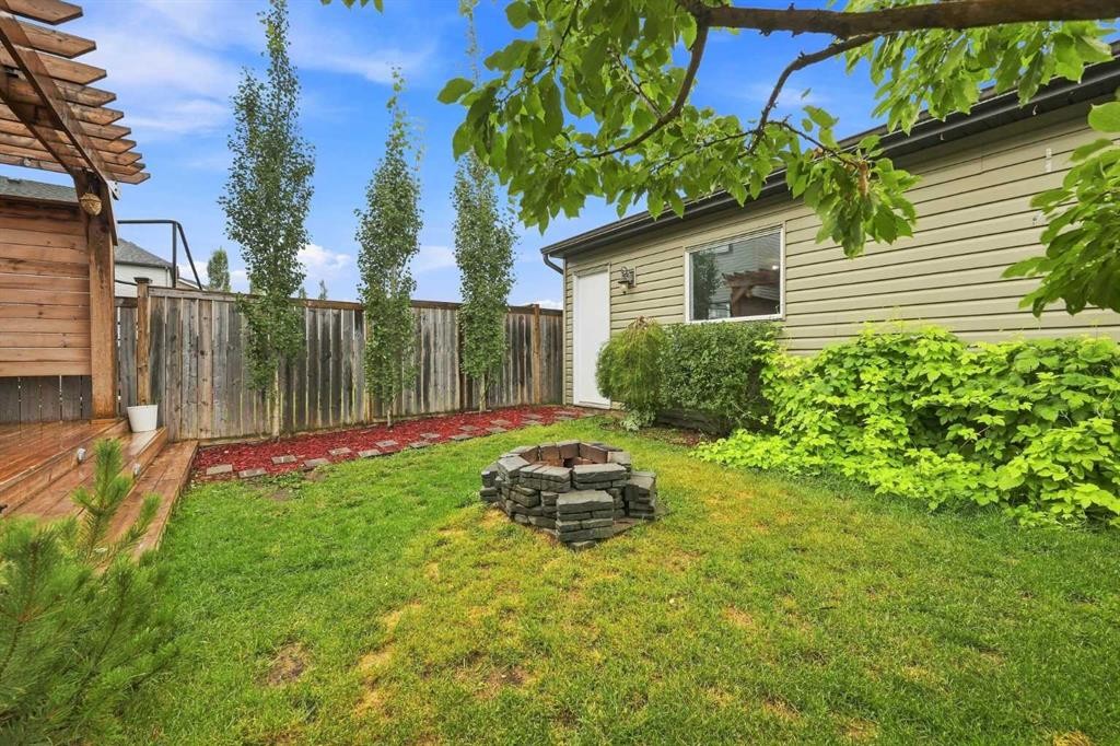 106 Autumn Crescent Se, Calgary, AB - Outdoor