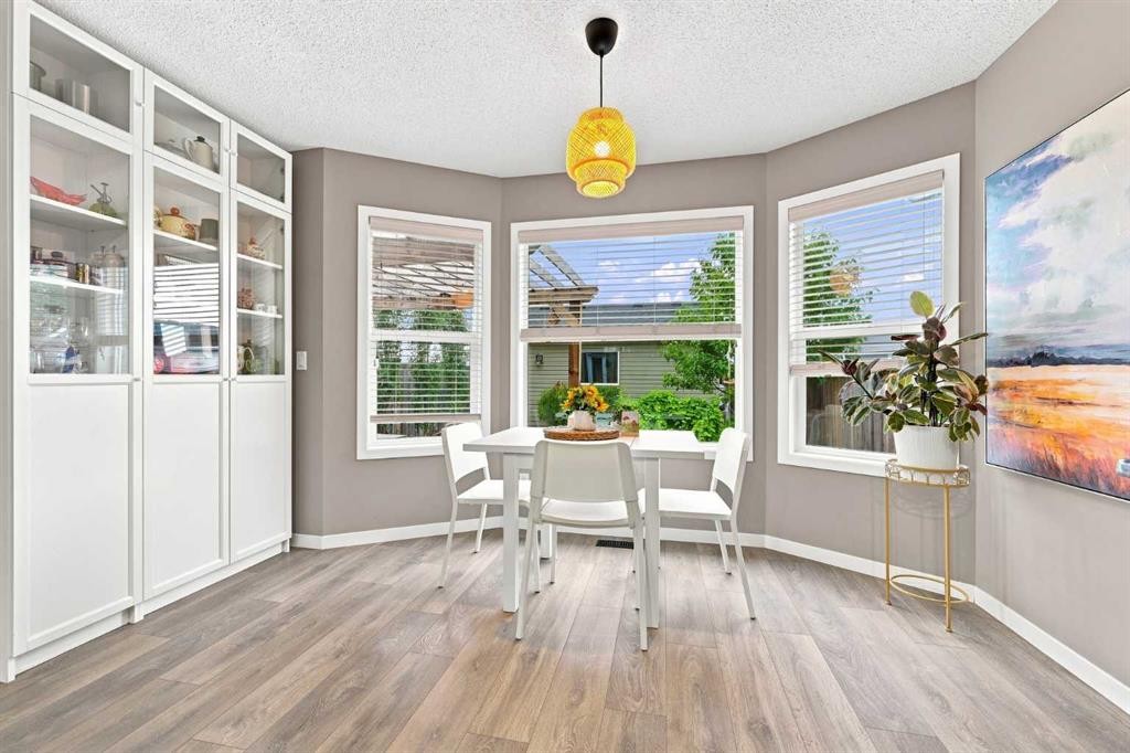 106 Autumn Crescent Se, Calgary, AB - Indoor Photo Showing Dining Room
