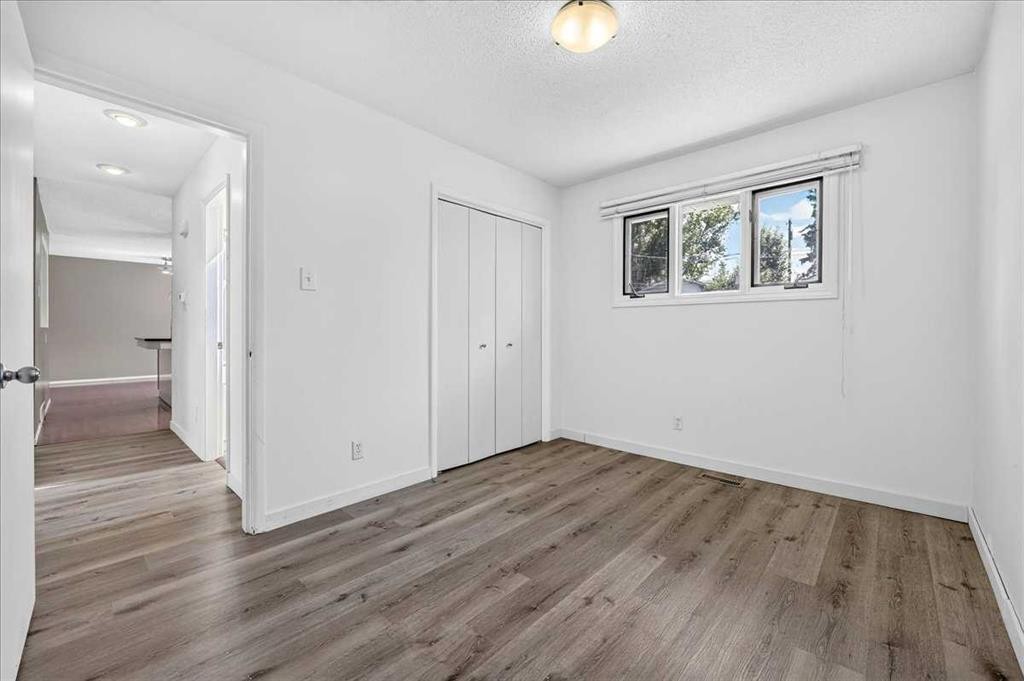 4711 Montana Drive Nw, Calgary, AB - Indoor Photo Showing Other Room
