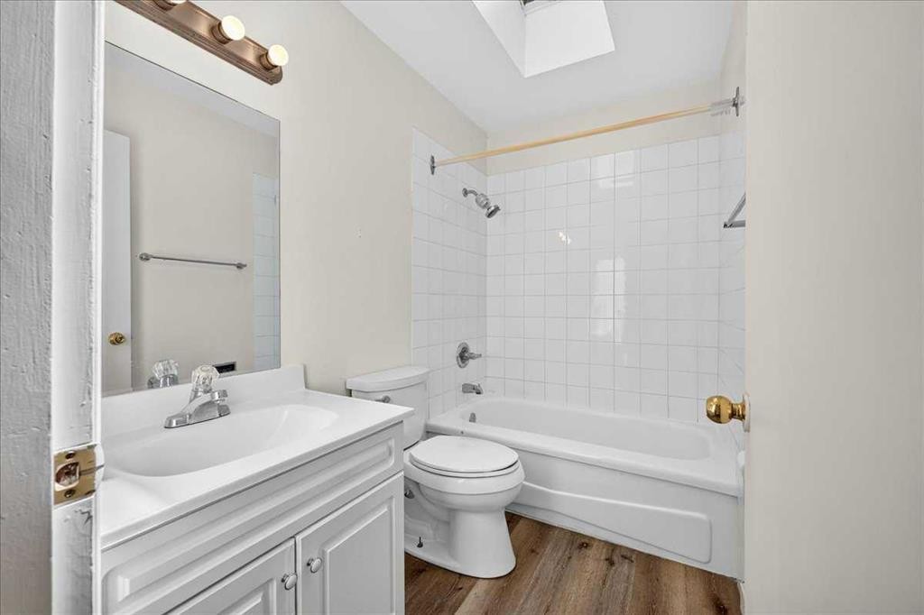 4711 Montana Drive Nw, Calgary, AB - Indoor Photo Showing Bathroom