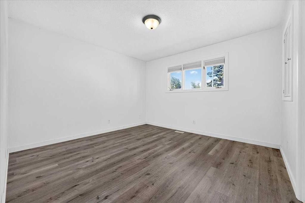 4711 Montana Drive Nw, Calgary, AB - Indoor Photo Showing Other Room