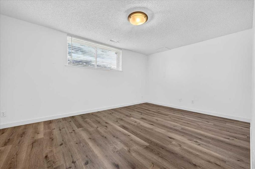 4711 Montana Drive Nw, Calgary, AB - Indoor Photo Showing Other Room