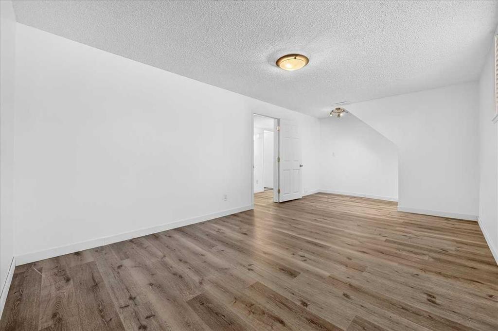 4711 Montana Drive Nw, Calgary, AB - Indoor Photo Showing Other Room