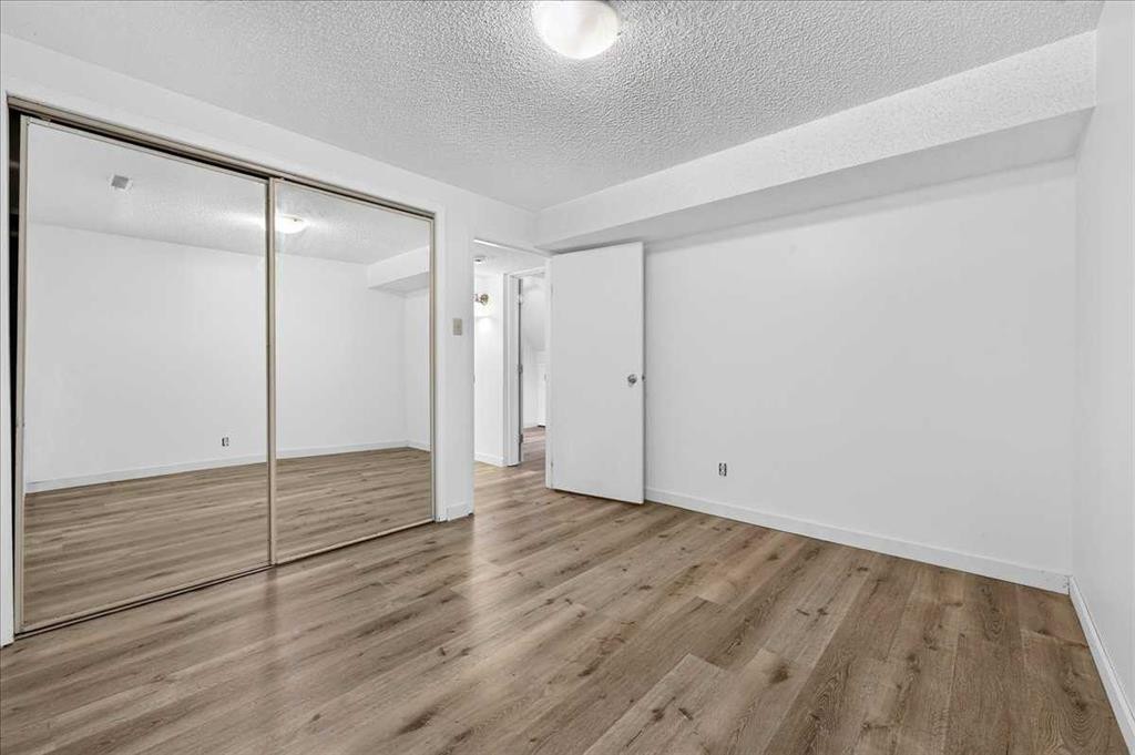 4711 Montana Drive Nw, Calgary, AB - Indoor Photo Showing Other Room