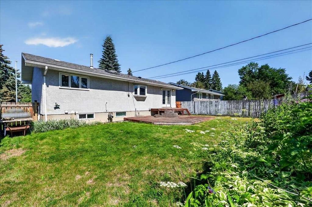 4711 Montana Drive Nw, Calgary, AB - Outdoor
