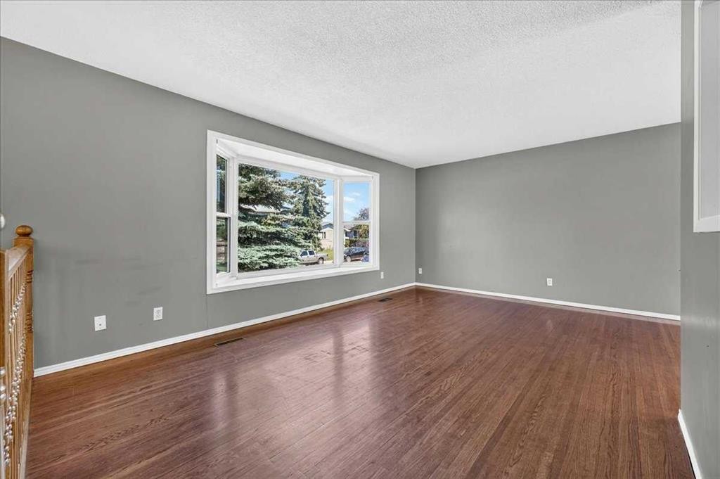 4711 Montana Drive Nw, Calgary, AB - Indoor Photo Showing Other Room