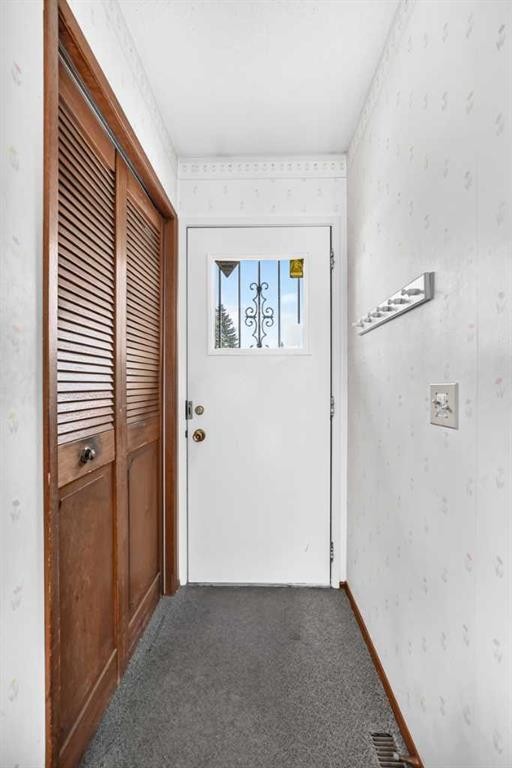 11 Rundlemere Place Ne, Calgary, AB - Indoor Photo Showing Other Room