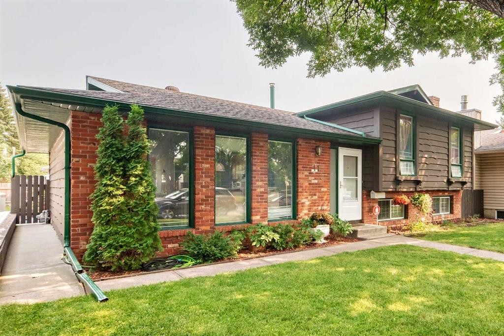 11 Rundlemere Place Ne, Calgary, AB - Outdoor