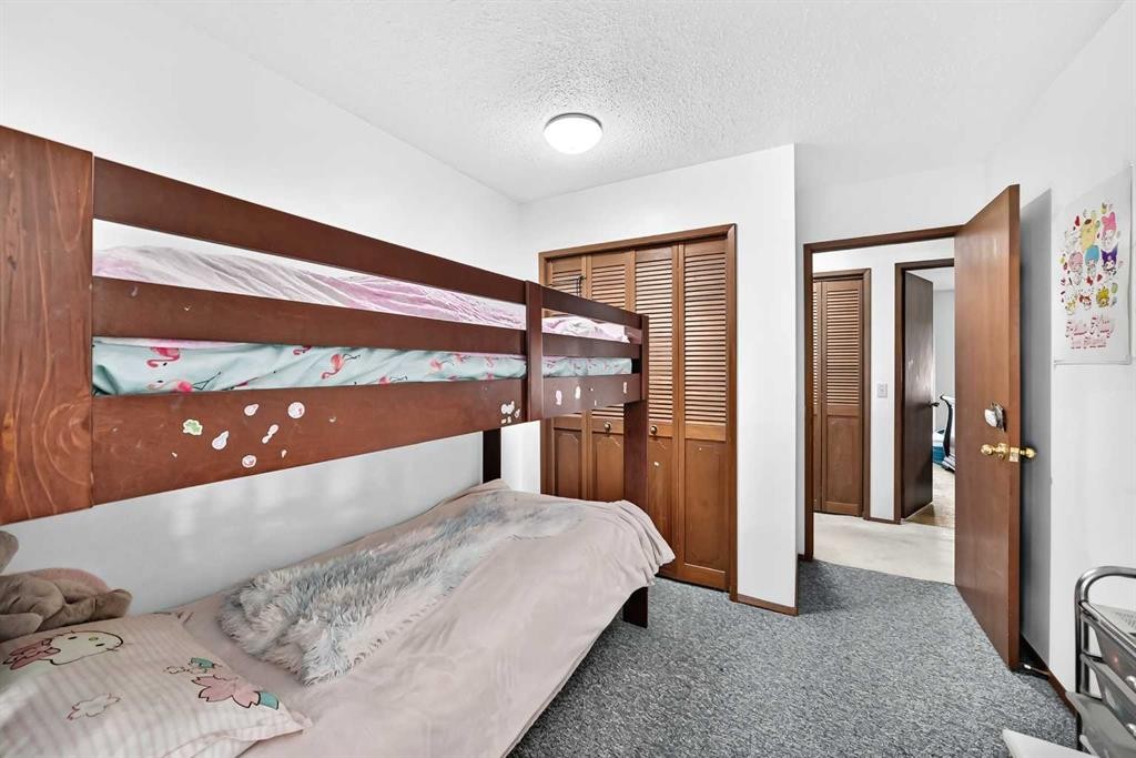 11 Rundlemere Place Ne, Calgary, AB - Indoor Photo Showing Bedroom