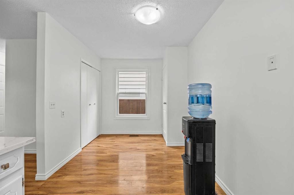 28 Erin Croft Place Se, Calgary, AB - Indoor Photo Showing Other Room