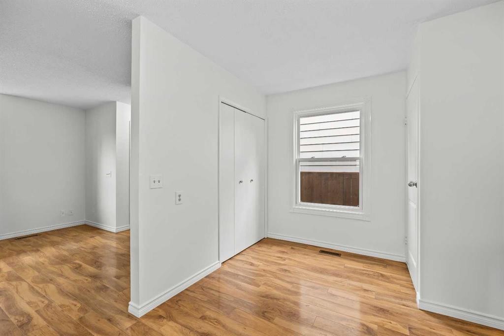 28 Erin Croft Place Se, Calgary, AB - Indoor Photo Showing Other Room