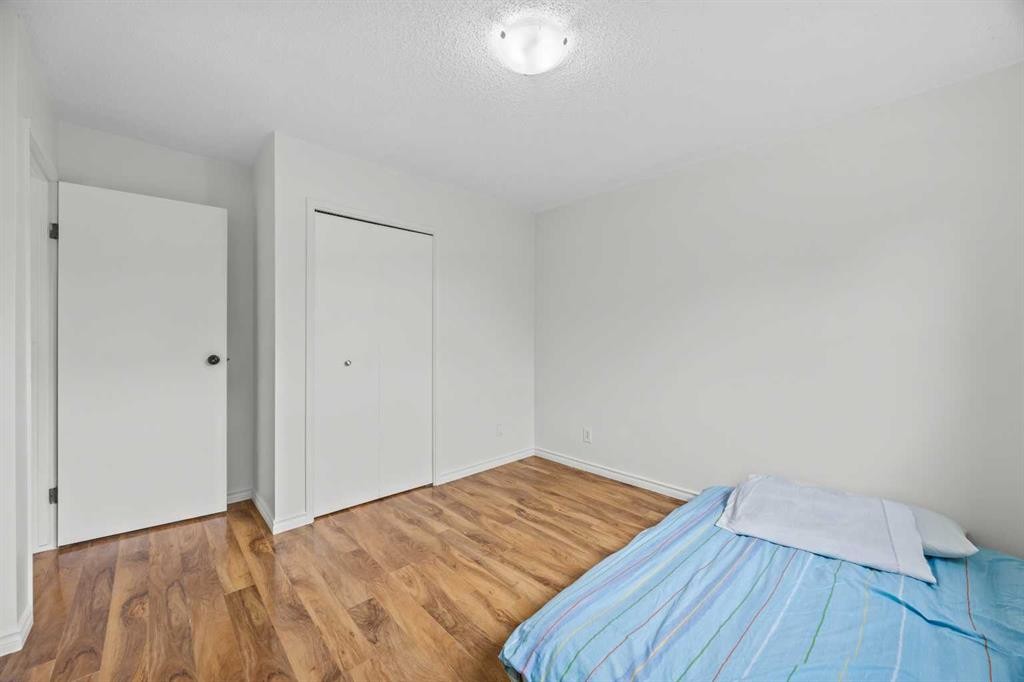28 Erin Croft Place Se, Calgary, AB - Indoor Photo Showing Other Room