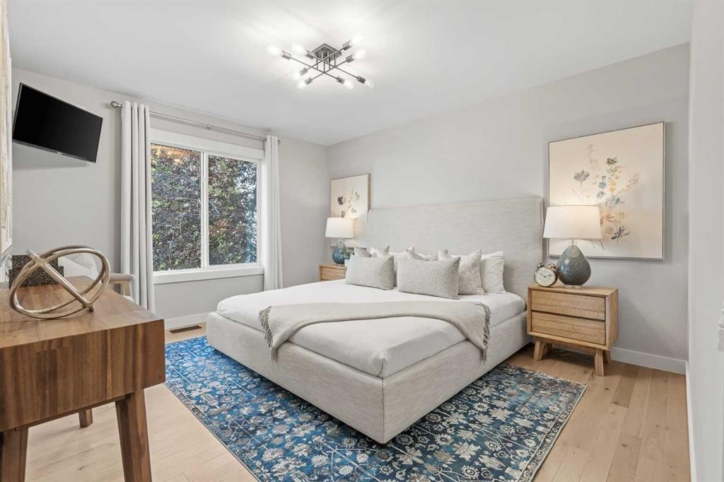10 Aspen Stone Mews Sw, Calgary, AB - Indoor Photo Showing Bedroom