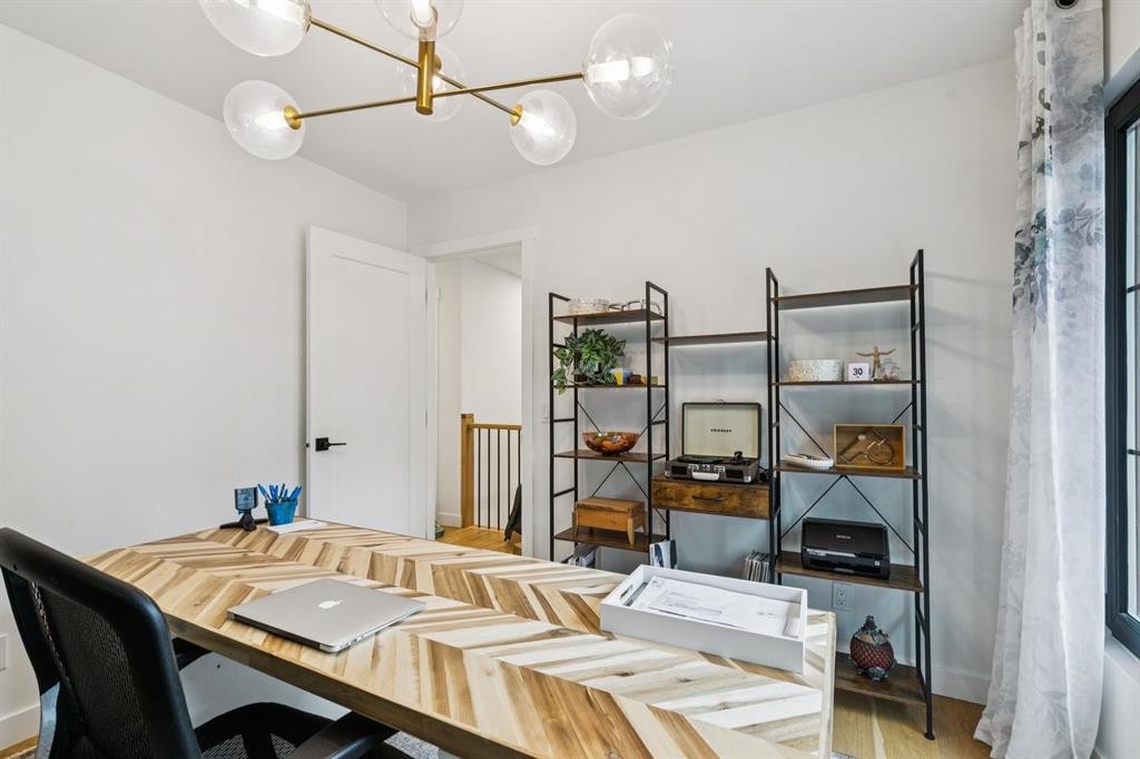 2543 Chicoutimi Drive Nw, Calgary, AB - Indoor Photo Showing Other Room