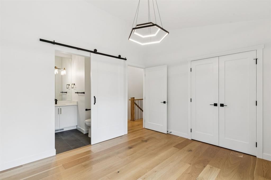 2543 Chicoutimi Drive Nw, Calgary, AB - Indoor Photo Showing Other Room