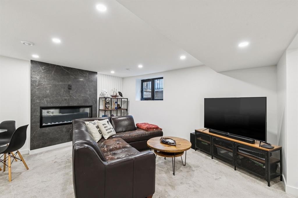 2543 Chicoutimi Drive Nw, Calgary, AB - Indoor
