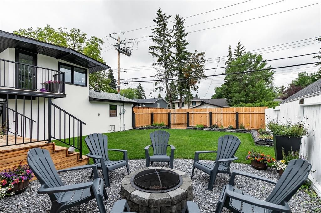 2543 Chicoutimi Drive Nw, Calgary, AB - Outdoor With Deck Patio Veranda With Exterior