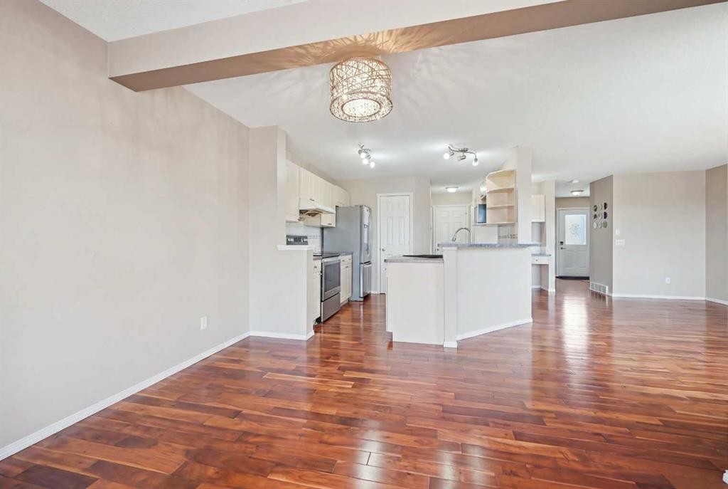 86 Saddlecrest Close Ne, Calgary, AB - Indoor Photo Showing Kitchen