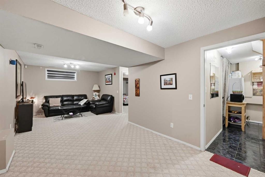 86 Saddlecrest Close Ne, Calgary, AB - Indoor