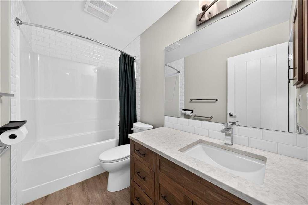 406-4350 Seton Drive Se, Calgary, AB - Indoor Photo Showing Bathroom