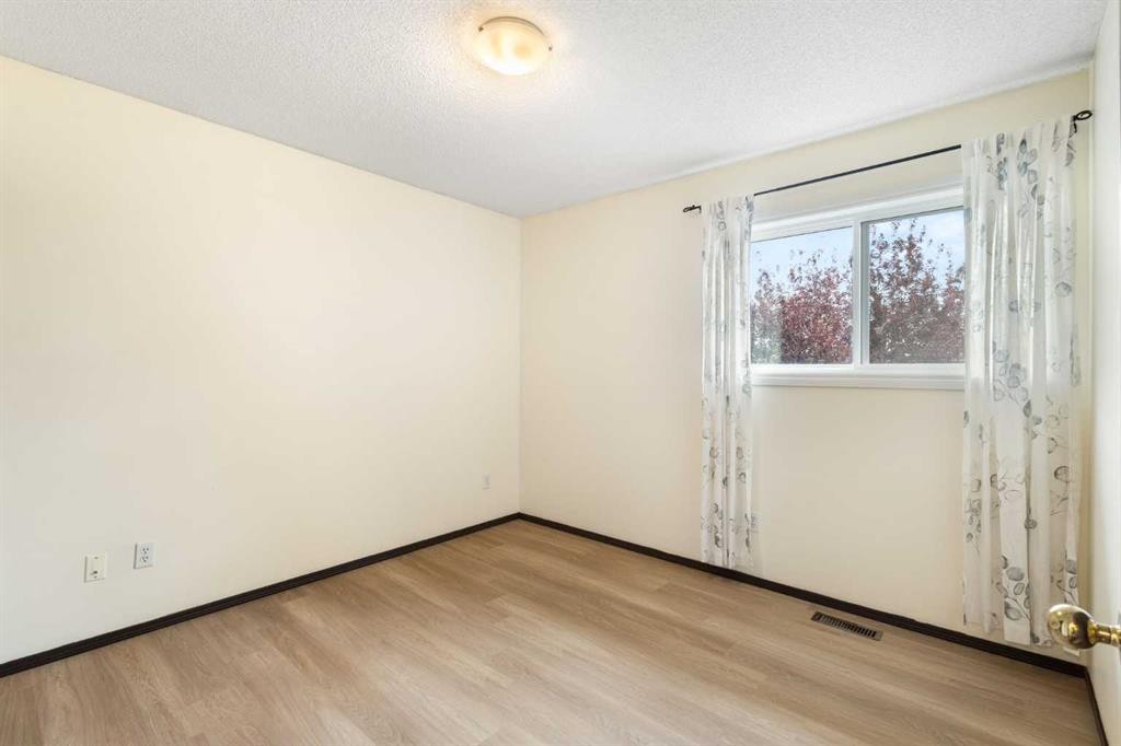 508 78 Avenue Sw, Calgary, AB - Indoor Photo Showing Other Room