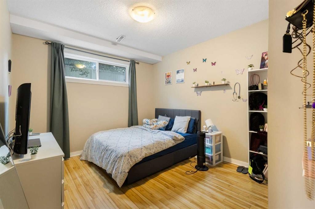 508 78 Avenue Sw, Calgary, AB - Indoor Photo Showing Bedroom