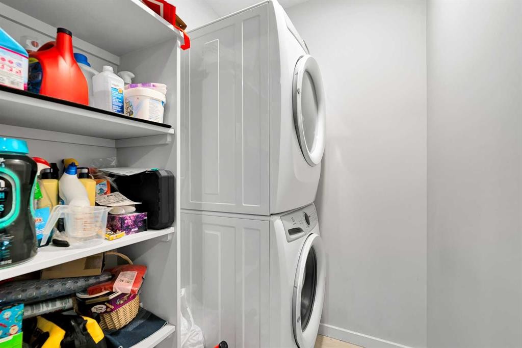 273 Lucas Avenue Nw, Calgary, AB - Indoor Photo Showing Laundry Room