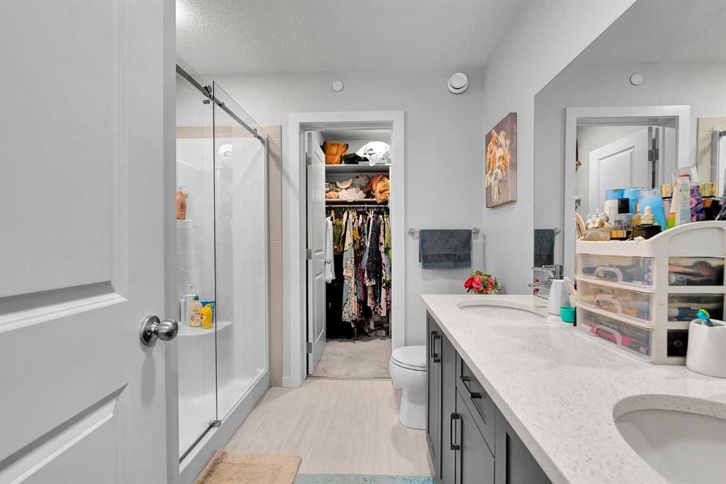 273 Lucas Avenue Nw, Calgary, AB - Indoor Photo Showing Bathroom