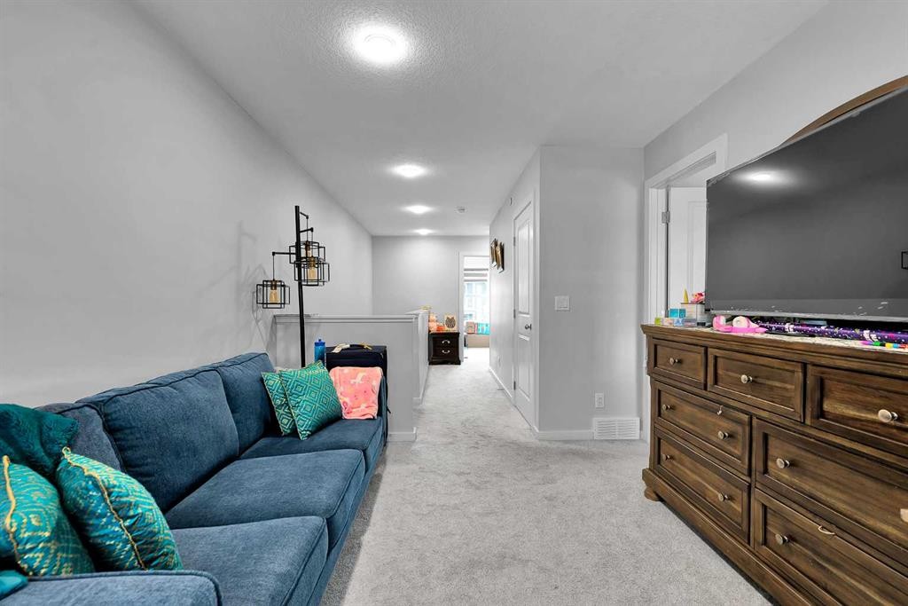 273 Lucas Avenue Nw, Calgary, AB - Indoor