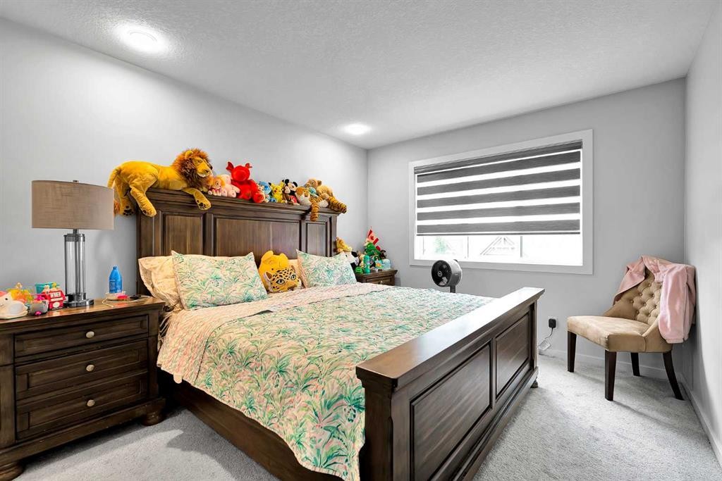 273 Lucas Avenue Nw, Calgary, AB - Indoor Photo Showing Bedroom