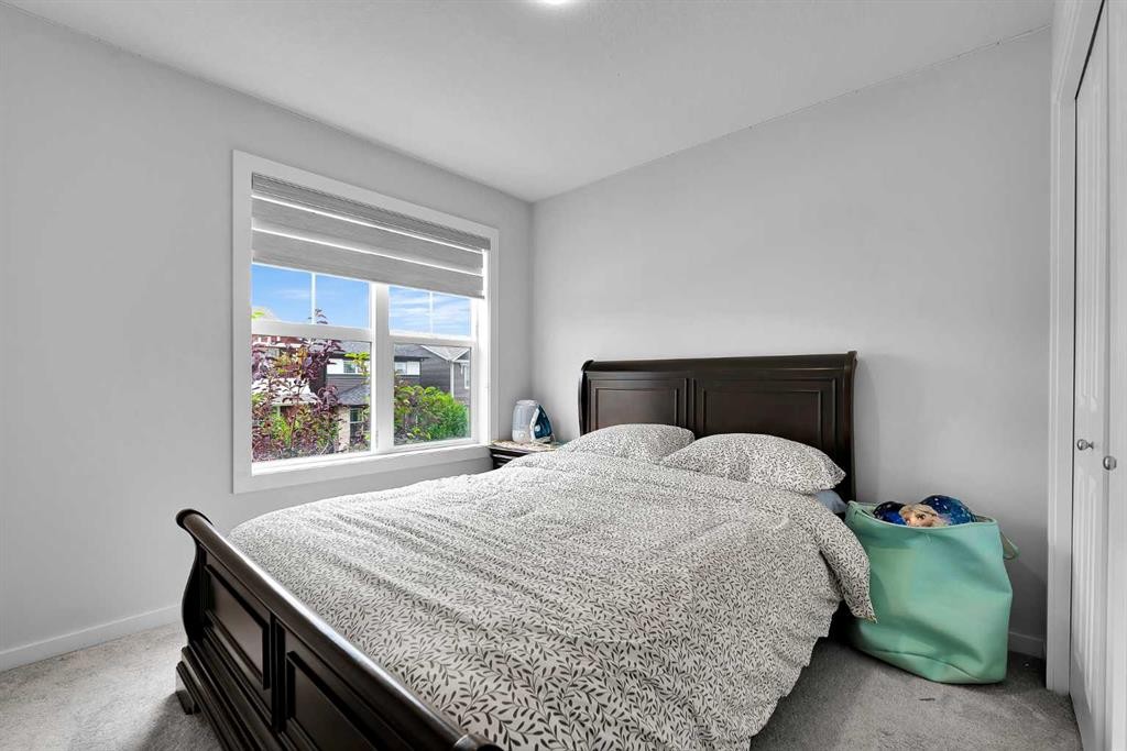 273 Lucas Avenue Nw, Calgary, AB - Indoor Photo Showing Bedroom