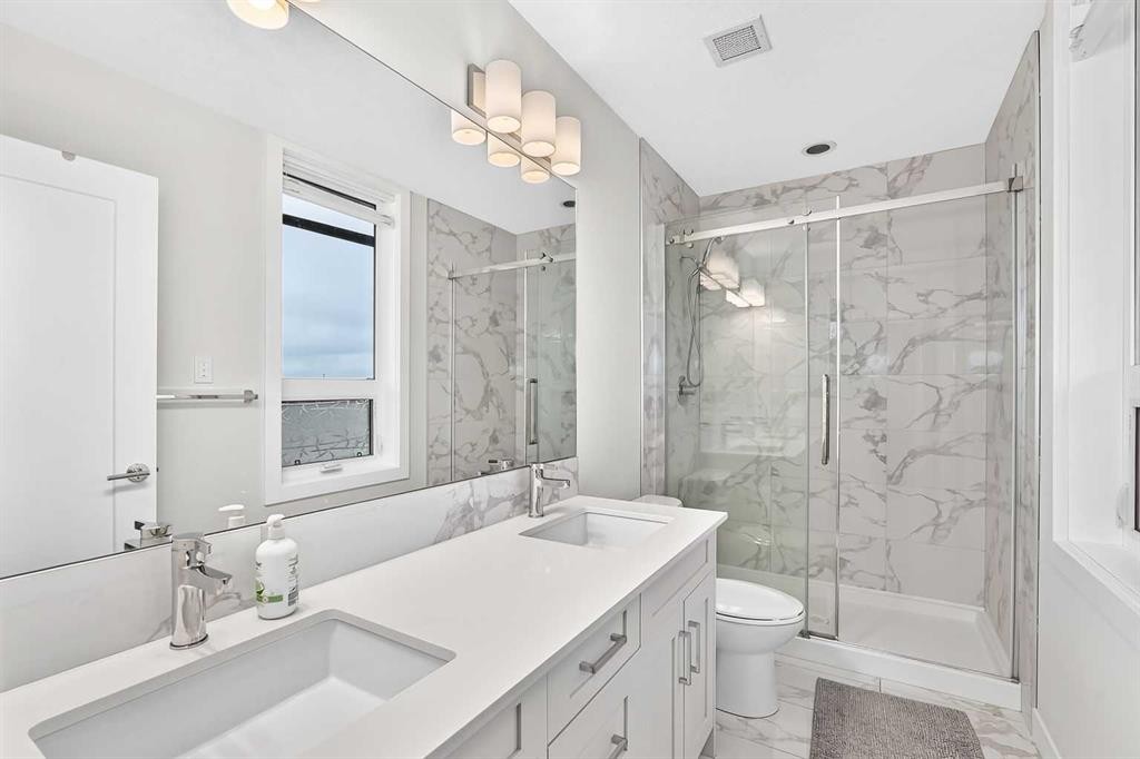 409-30 Walgrove Se, Calgary, AB - Indoor Photo Showing Bathroom
