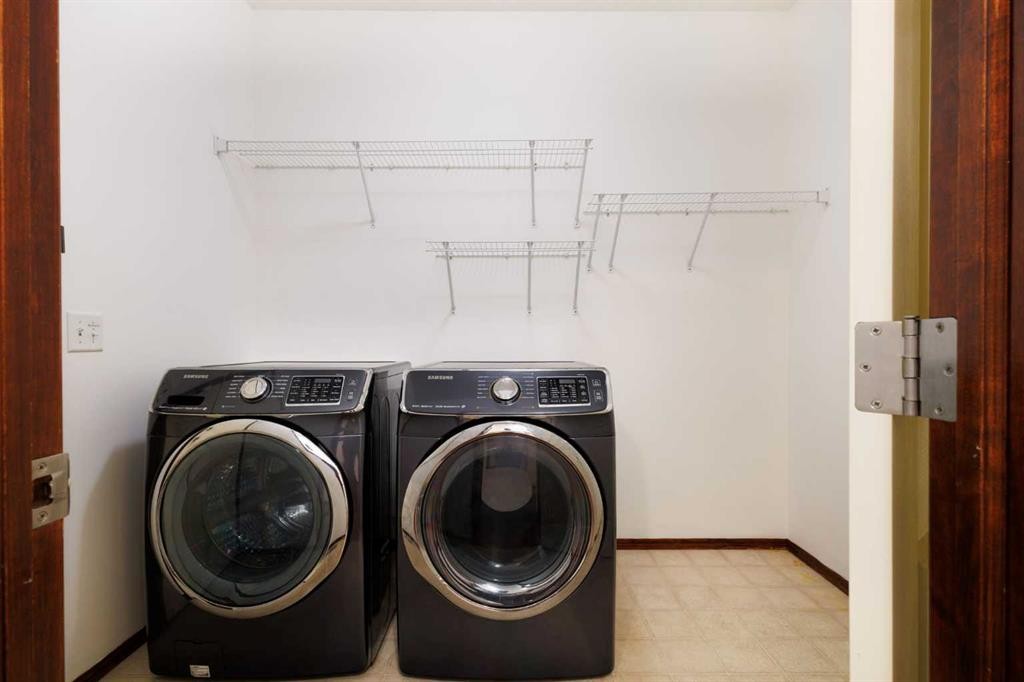 57 Everoak Circle Sw, Calgary, AB - Indoor Photo Showing Laundry Room