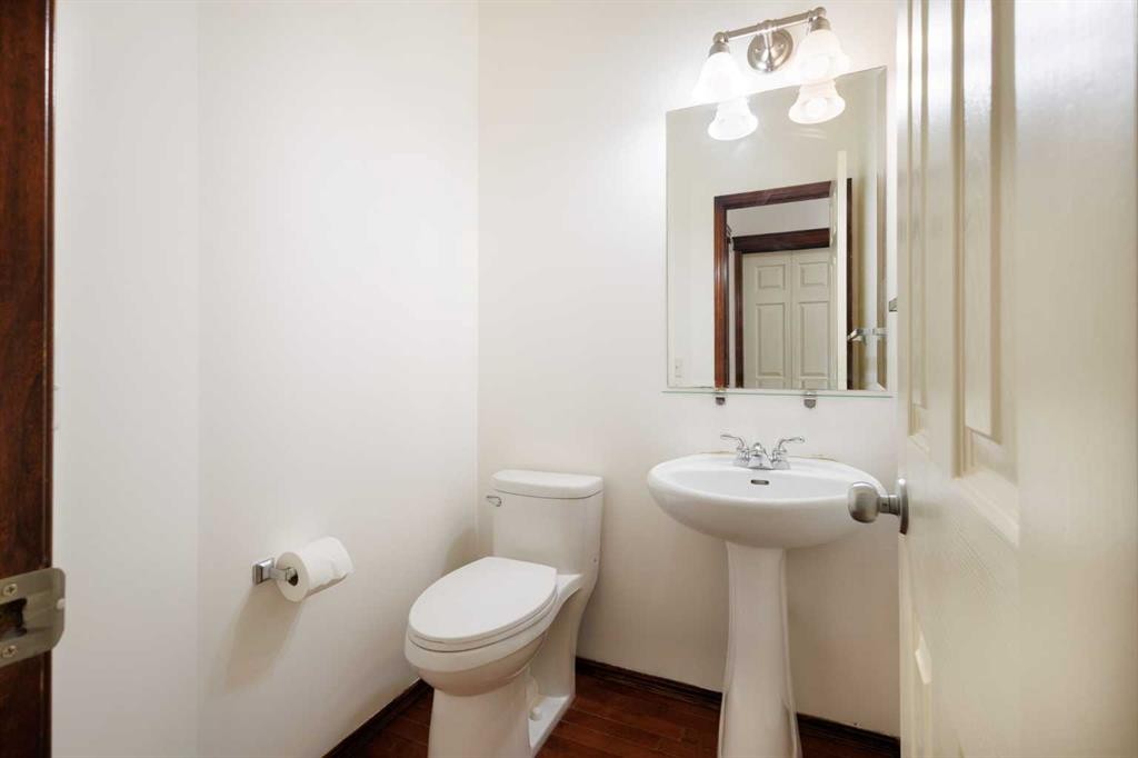 57 Everoak Circle Sw, Calgary, AB - Indoor Photo Showing Bathroom