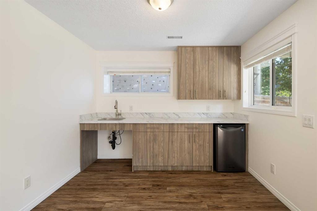 57 Everoak Circle Sw, Calgary, AB - Indoor Photo Showing Other Room
