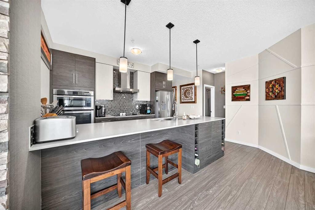 201-122 Mahogany Centre Se, Calgary, AB - Indoor Photo Showing Kitchen With Upgraded Kitchen