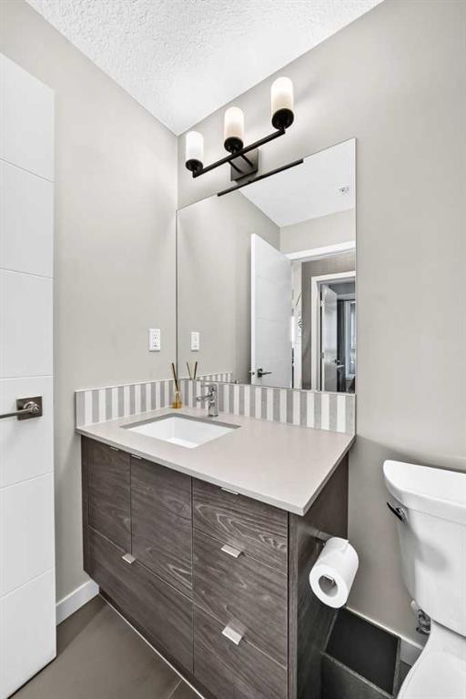 201-122 Mahogany Centre Se, Calgary, AB - Indoor Photo Showing Bathroom